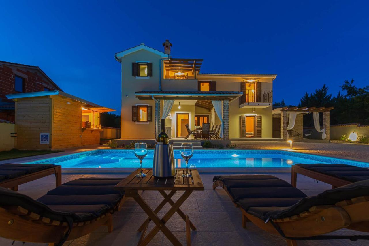 Villa David - Luxurious Secluded Villa With A Heated Pool Butkovići Exterior foto