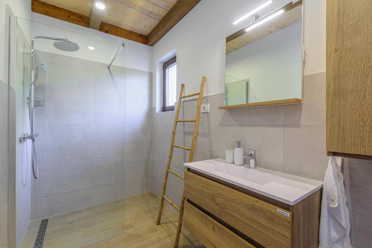 Villa David - Luxurious Secluded Villa With A Heated Pool Butkovići Exterior foto
