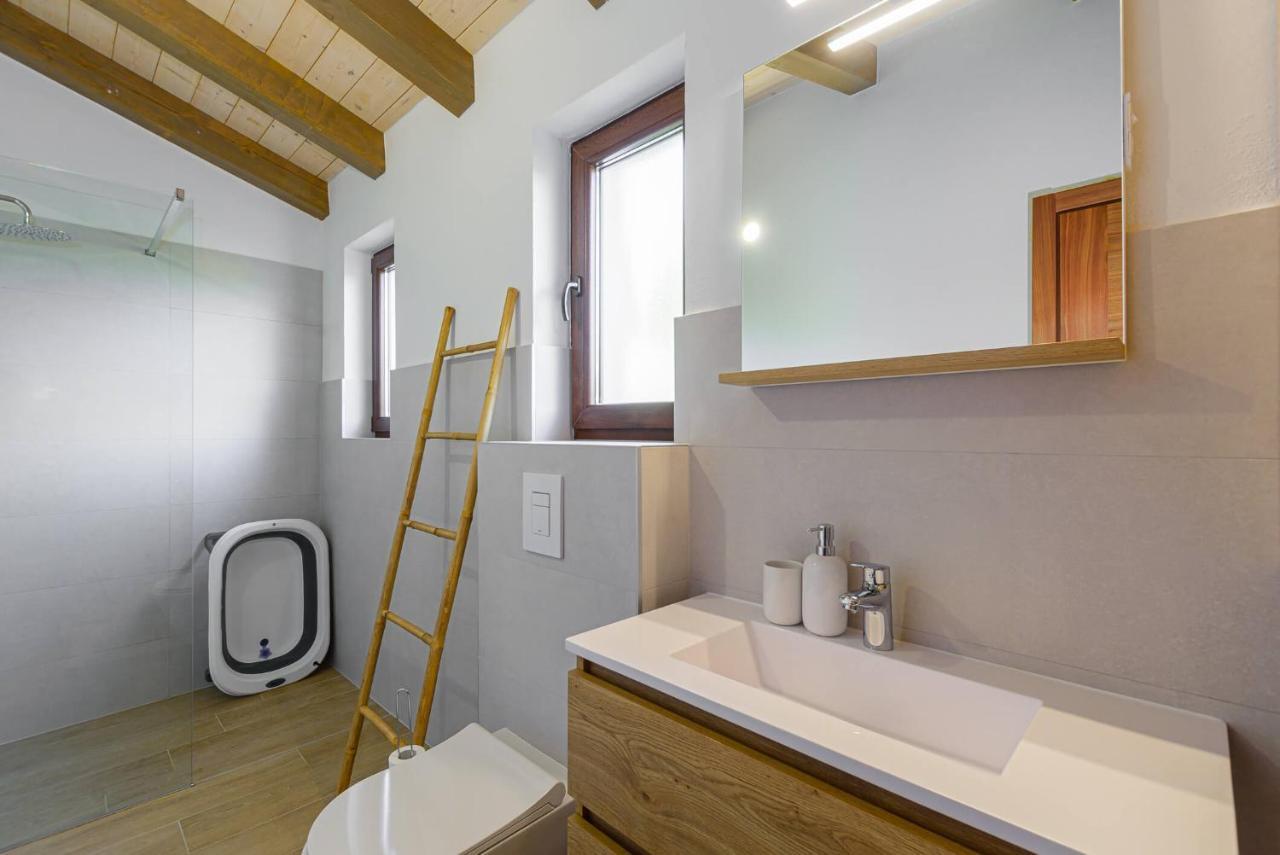 Villa David - Luxurious Secluded Villa With A Heated Pool Butkovići Exterior foto
